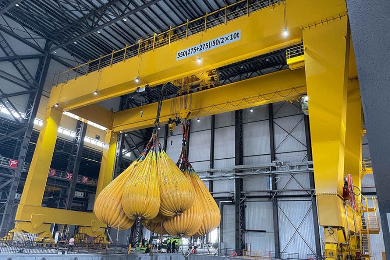 再添重器！衛(wèi)華550噸新中式門式起重機圓 滿完成重載試驗！